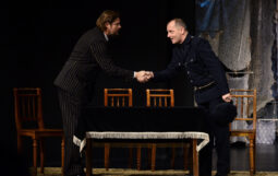 Obraz Główny: JOSEPH KESSELRING „ARSZENIK I STARE KORONKI”, reżyseria: Krzysztof Babicki.
Fot. Roman Jocher