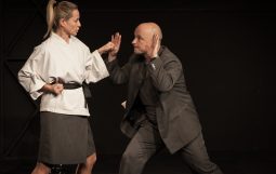 Obraz Główny: Beata Buczek-Żarnecka w spektaklu ,,Dzień świra’’ Marka Koterskiego w reżyserii Tomasza Mana
Fot. Roman Jocher
