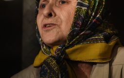 Obraz Główny: Elżbieta Mrozińska w spektaklu ,,Kursk’’ Pawła Huellego w reżyserii Krzysztofa Babickiego
Fot. Roman Jocher
