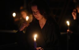 Obraz Główny: Monika Babicka w spektaklu ,,Kursk’’ Pawła Huellego w reżyserii Krzysztofa Babickiego
Fot. Roman Jocher
