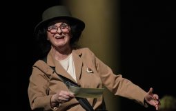 Obraz Główny: Elżbieta Mrozińska  w spektaklu „Mistrz i Małgorzata” Michała Bułhakowa w reżyserii Jacka Bały
Fot. Roman Jocher