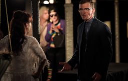 Obraz Główny: Maciej Wizner w spektaklu  „TANGO - NA PEŁNYM MORZU” Sławomira Mrożka w reżyserii Krzysztofa Babickiego 
Fot. Roman Jocher