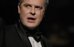 Obraz Główny: Szymon Sędrowski w spektaklu ,,Dziady’’ Adama Mickiewicza w reżyserii Krzysztofa Babickiego
Fot. Roman Jocher
