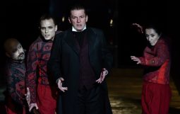 Obraz Główny: Elżbieta Mrozińska w spektaklu ,,Prawiek i inne czasy’’ Olgi Tokarczuk w reżyserii Jacka Bały
Fot. Roman Jocher
