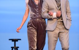 Obraz Główny: Maciej Wizner w spektaklu „Marlena Dietrich. Iluzje” w reżyserii Jacka Bały
Fot. Roman Jocher