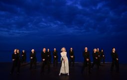 Obraz Główny: Beata Buczek-Żarnecka w spektaklu ,,Marlena Dietrich. Iluzje’’ w reżyserii Jacka Bały
Fot. Roman Jocher
