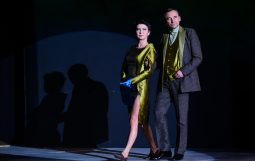 Obraz Główny: Grzegorz Wolf w spektaklu ,,Sen nocy letniej’’ Williama Szekspira w reżyserii Rafała Szumskiego
Fot. Roman Jocher
