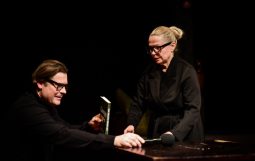 Obraz Główny: Szymon Sędrowski w spektaklu ,,Misery’’ Williama Goldmana/Stephena Kinga w reżyserii Krzysztofa Babickiego
Fot. Roman Jocher
