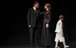 Obraz Główny: Beata Buczek-Żarnecka w spektaklu ,,Pułapka’’ Tadeusza Różewicza w reżyserii Krzysztofa Babickiego
Fot. Roman Jocher

