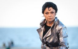 Obraz Główny: Dorota Lulka w spektaklu „Na Waleta!” w reżyserii Rafała Szumskiego. Fot. Roman Jocher