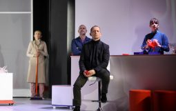 Obraz Główny: Dariusz Szymaniak w spektaklu 