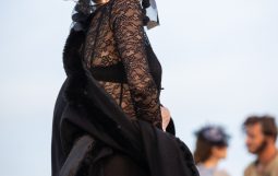 Obraz Główny: Olga Barbara Długońska w spektaklu „Przybora. Kabaret metapsychiczny”,
w reżyserii Jacka Bały.
Fot. Roman Jocher