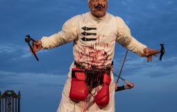 Obraz Główny: Mariusz Żarnecki w spektaklu „Przybora. Kabaret metapsychiczny”,
w reżyserii Jacka Bały.
Fot. Roman Jocher