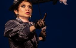 Obraz Główny: Marta Kadłub w spektaklu „Przybora. Kabaret metapsychiczny”,
w reżyserii Jacka Bały.
Fot. Roman Jocher