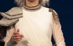 Obraz Główny: Weronika Nawieśniak w spektaklu „Przybora. Kabaret metapsychiczny”,
w reżyserii Jacka Bały.
Fot. Roman Jocher