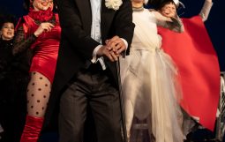 Obraz Główny: Bogdan Smagacki w spektaklu „Przybora. Kabaret metapsychiczny”,
w reżyserii Jacka Bały.
Fot. Roman Jocher
