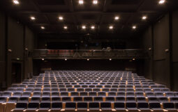 Obraz Główny: 12.02.2016 Teatr Miejski im. Witolda Gombrowicza w Gdyni. Widownia. Fot. Roman Jocher
