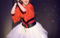 Obraz Główny: Monika Babicka jako Mała Rozbójniczka w Śnieżka i krasnoludki, foto Roman Jocher
