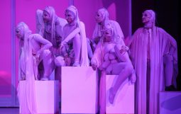 Obraz Główny: Arystofanes LIZYSTRATA, CZYLI STRAJK KOBIET Reżyseria Zdenka Pszczołowska

Fot. Roman Jocher