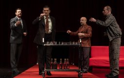 Obraz Główny: Michał Bałucki „Niewolnice z PipidówkiI”,  reżyseria Krzysztof Babicki. 
Fot. Roman Jocher