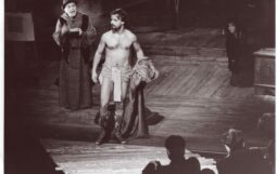 Obraz Główny: Andrzej Richter jako Narrator i Mariusz Żarnecki, Chrystus z Betowa,  1997, foto Ewa Grabowska - Sadłowska