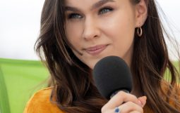 Obraz Główny: ,,Rodzinne czytanki nad morzem'' fot. Roman Jocher