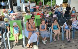 Obraz Główny: Rodzinne czytanki nad morzem