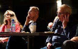 Obraz Główny: Jerzy Stuhr, pierwszy od prawej, Kapituła  GND 2023