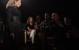 Obraz Główny: ,,Uczycie nas jak suknie się podnosi'' reż. Józef Opalski/ Teatr KTO fot. Roman Jocher