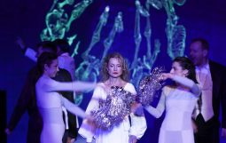 Obraz Główny: Beata Buczek-Żarnecka „Czarodziejska góra”, reż. Jacek Bała. Fot. Roman Jocher