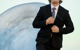Obraz Główny: Szymon Jachimek, Rafał Szumski ,,Na Ziemię! Czyli szał niebieskich ciał’’ reżyseria: Rafał Szumski fot. Piotr Pędziszewski