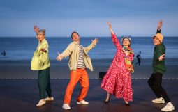 Obraz Główny: 21.06.2023, Gdynia. Szymon Jachimek „NA WALETA”, reżyseria Rafał Szumski. Fot. Roman Jocher