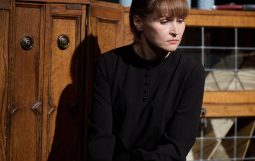 Obraz Główny: Anna Wakulik ,,Biedermannowie'' reż. Kuba Zubrzycki fot. Piotr Pędziszewski