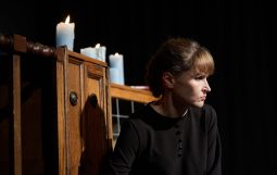 Obraz Główny: Anna Wakulik ,,Biedermannowie'' reż. Kuba Zubrzycki fot. Piotr Pędziszewski