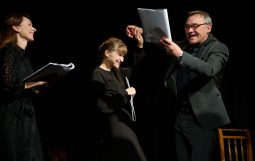 Obraz Główny: Anna Wakulik ,,Biedermannowie'' reż. Kuba Zubrzycki fot. Piotr Pędziszewski
