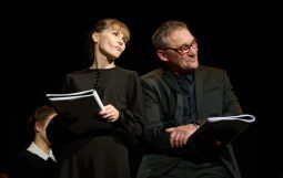 Obraz Główny: Anna Wakulik ,,Biedermannowie'' reż. Kuba Zubrzycki fot. Piotr Pędziszewski