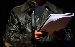 Obraz Główny: Łukasz Pawłowski ,,Porwanie Roberta Lewandowskiego przez tchórzliwego Łukasza Pawłowskiego'' reż. Kamil Białaszek fot. Piotr Pędziszewski