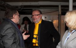 Obraz Główny: 30.05.2015. Gdynia. Dar Pomorza,  premiera spektaklu Pawła Huelle  pt. „Żółta łódź podwodna”, w reżyserii Krzysztofa Babickiego. Fot. Roman Jocher