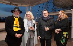Obraz Główny: 30.05.2015. Gdynia. Dar Pomorza,  premiera spektaklu Pawła Huelle  pt. „Żółta łódź podwodna”, w reżyserii Krzysztofa Babickiego. Fot. Roman Jocher