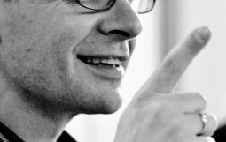 Obraz Główny: Piotr Cieplak Fot. Marcin Marzec/ archiwum Teatru Miejskiego w Gdyni